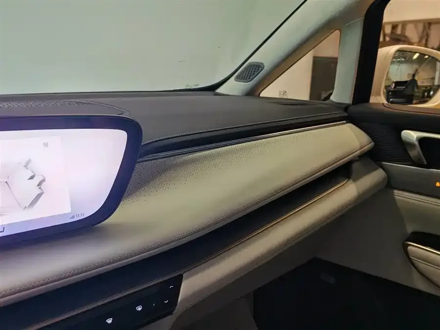Buick GL8 New Energy Buick GL8 PHEV 2026 Land Cruiser Premium Edition 2026 — миниатюра 3