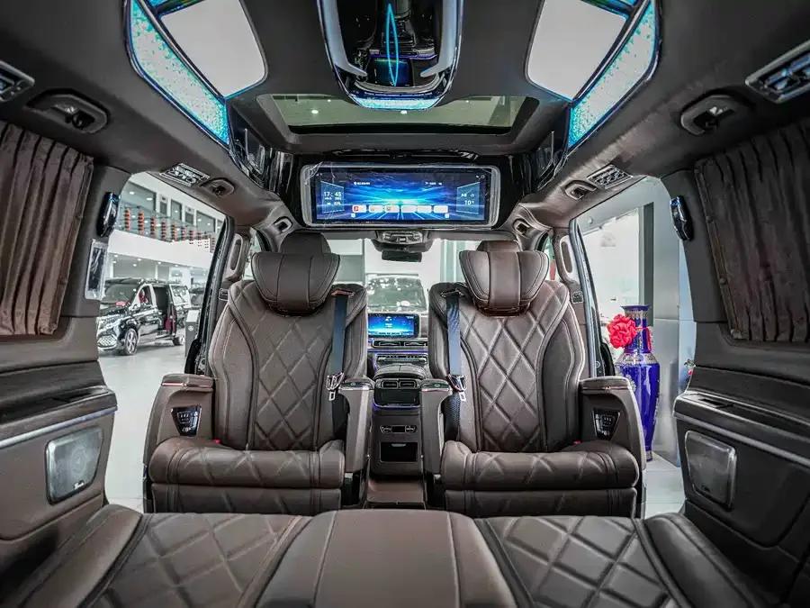 Mercedes-Benz Class V Mercedes-Benz V-Class 2024 V 300 L Long Wheelbase Premium Edition 2026 — миниатюра 4