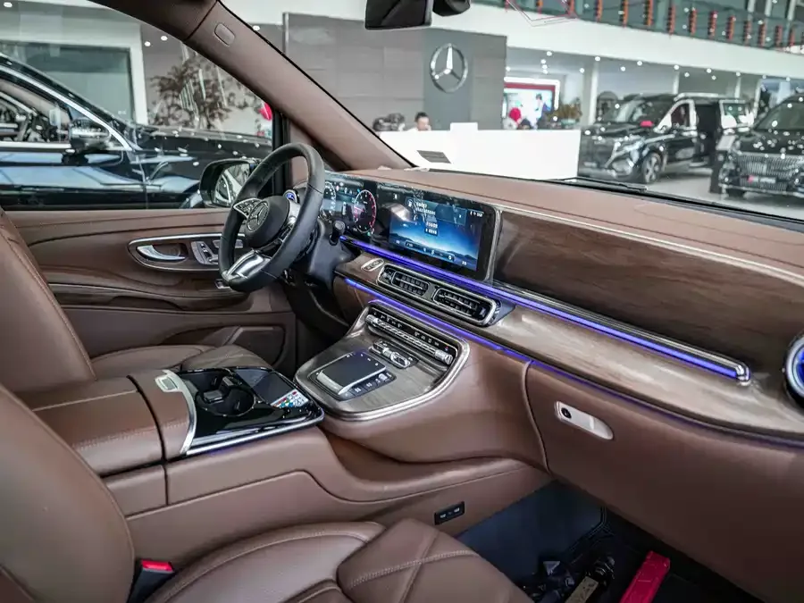 Mercedes-Benz Class V Mercedes-Benz V-Class 2024 V 300 L Long Wheelbase Premium Edition 2026 — миниатюра 5