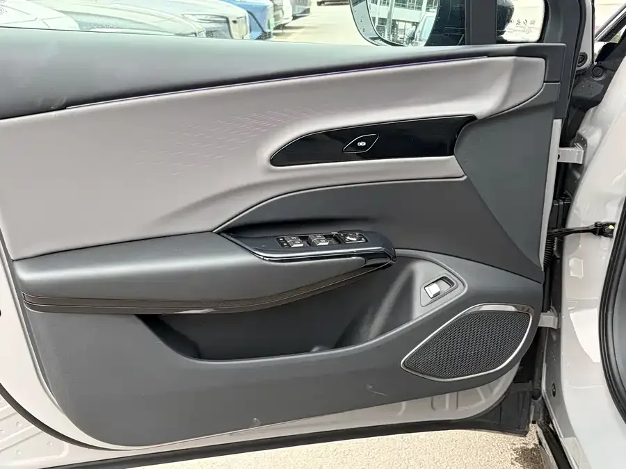 Hongqi EH7 Hongqi EH7 2025 640 4WD Smart Edition 2025 — миниатюра 4