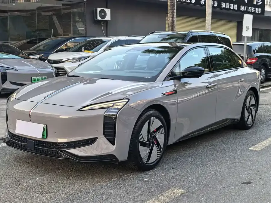 Hongqi EH7 2025