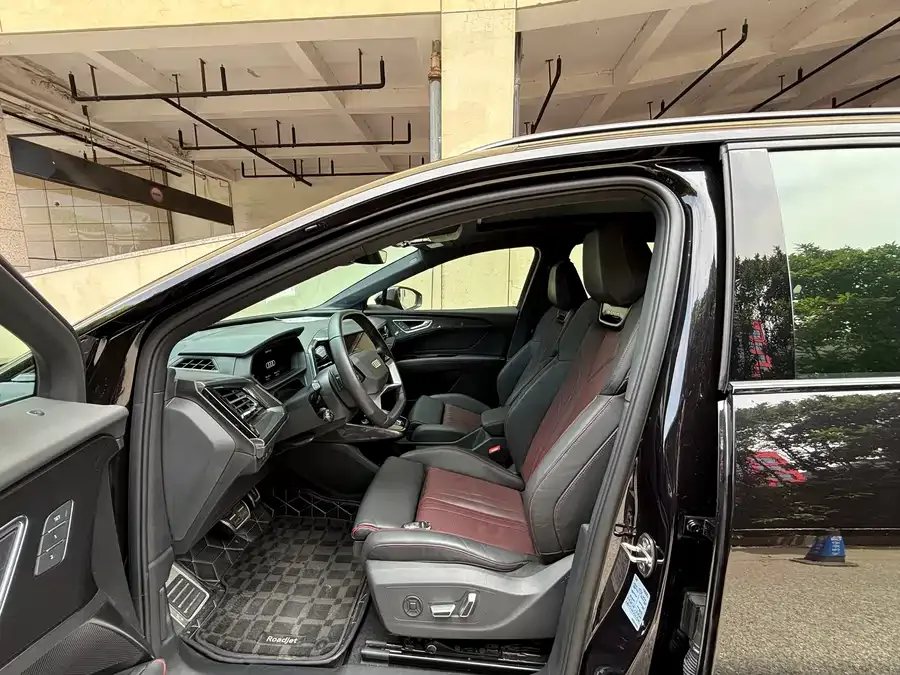 Audi Q5 e-tron 2023 40 e-tron Star Black Warrior Edition 2023 — миниатюра 4