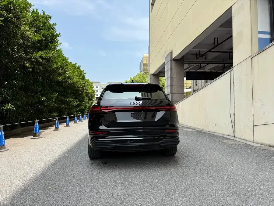 Audi Q5 e-tron 2023 40 e-tron Star Black Warrior Edition 2023 — миниатюра 5