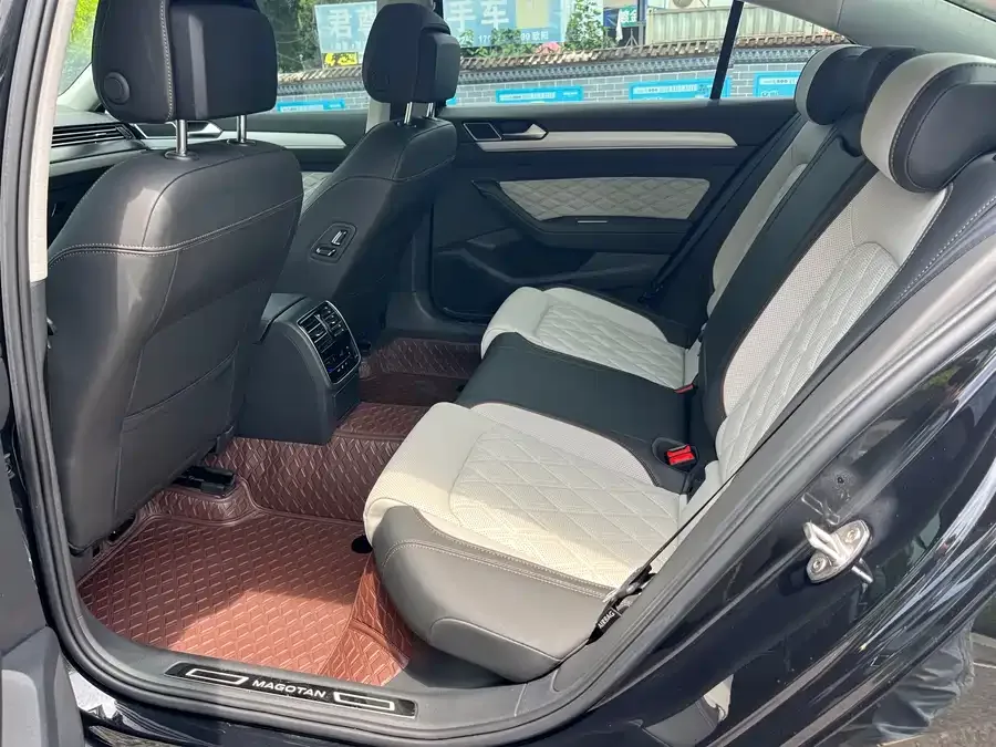 Volkswagen Magotan Magotan 2023 2 million commemorative edition 330TSI DSG luxury model 2023 — миниатюра 2