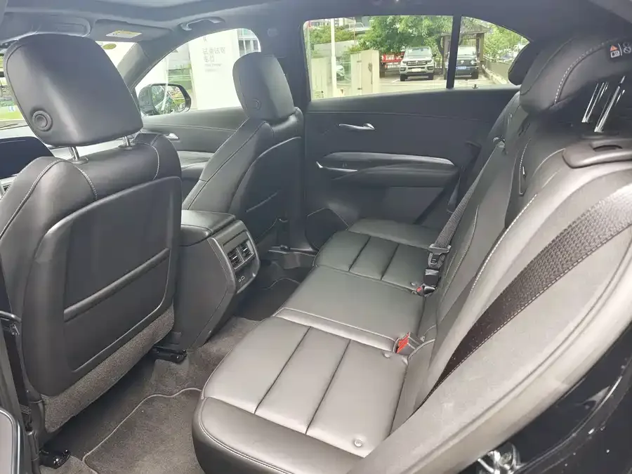 Cadillac XT4 2024 28T 2WD Luxury 2025 — миниатюра 2