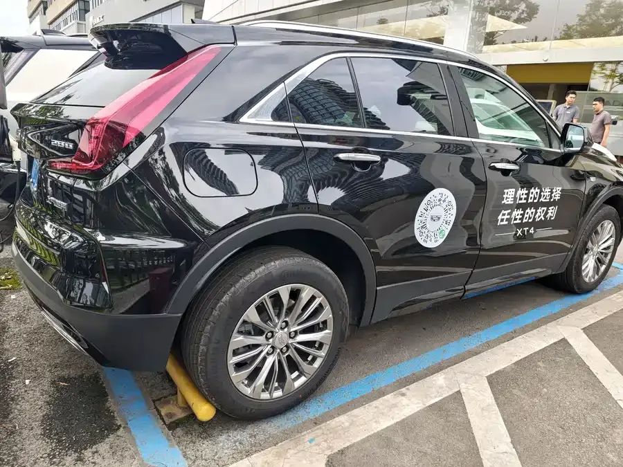 Cadillac XT4 2024 28T 2WD Luxury 2025 — миниатюра 3