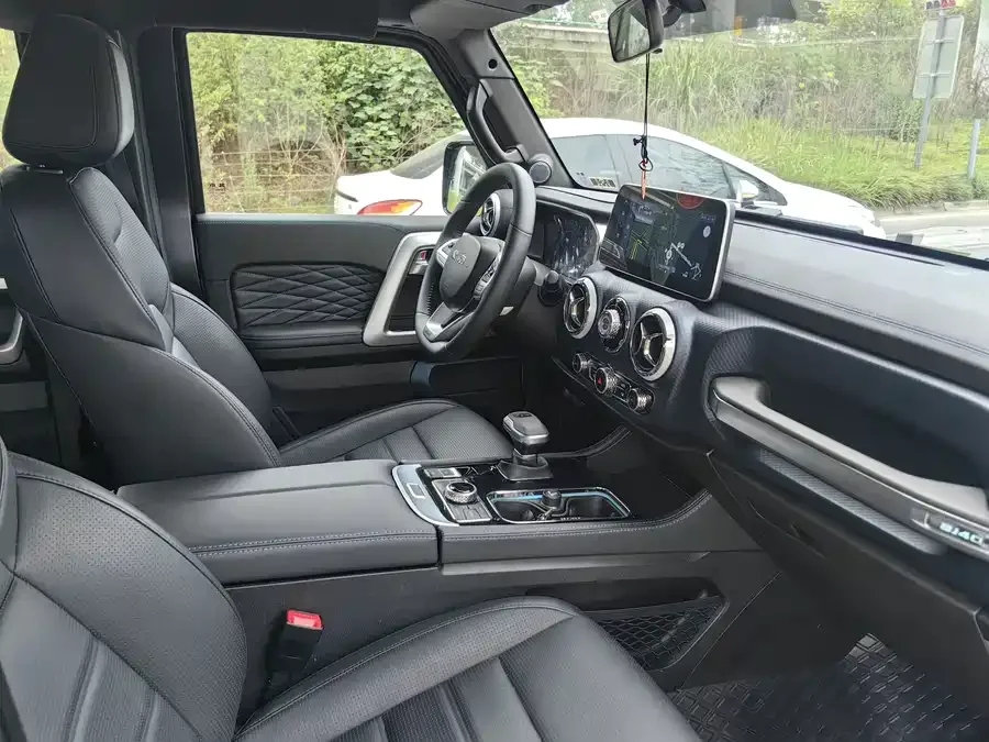 BAIC BJ40 Beijing Off-road BJ40 2024 2.0D Blade Hero Glory Edition 2025 — миниатюра 4