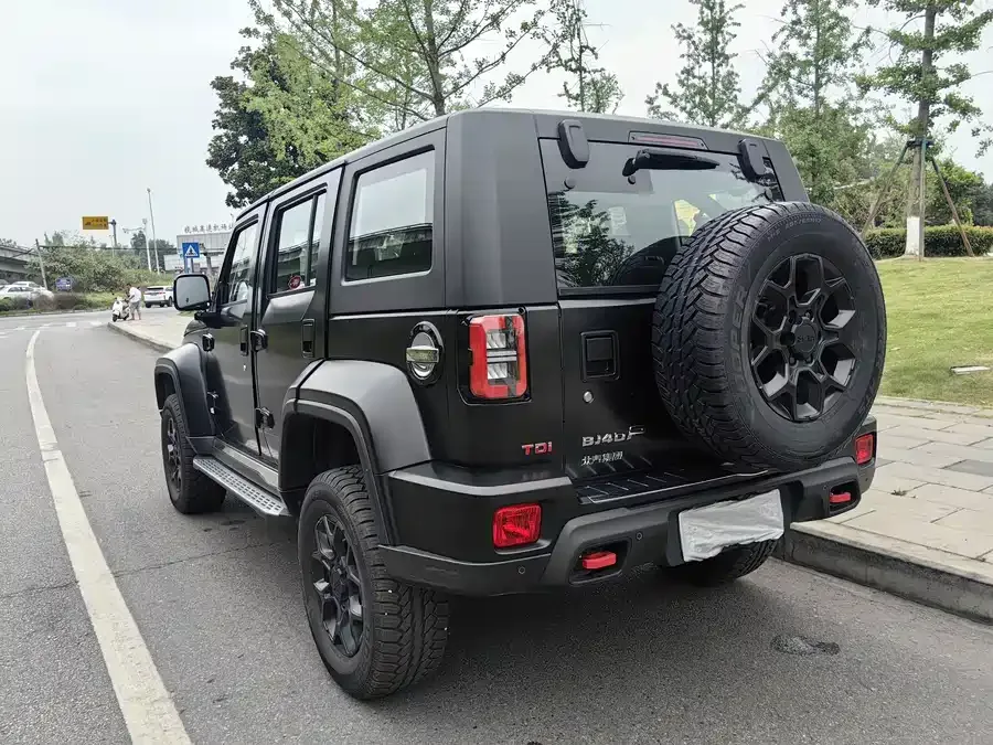 BAIC BJ40 Beijing Off-road BJ40 2024 2.0D Blade Hero Glory Edition 2025 — миниатюра 5