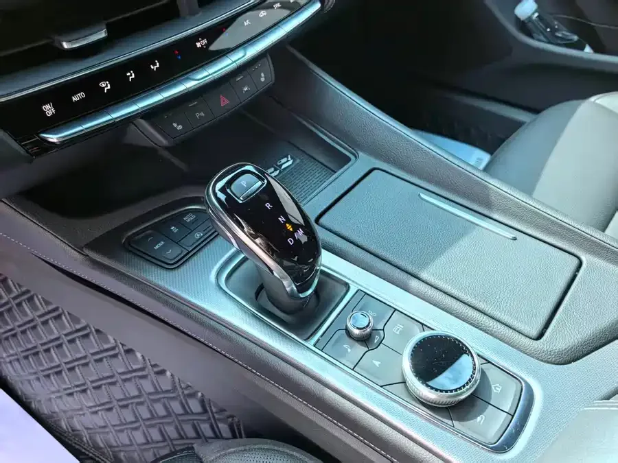 Cadillac CT5 2024 28T Luxury Pro 2025 — миниатюра 3