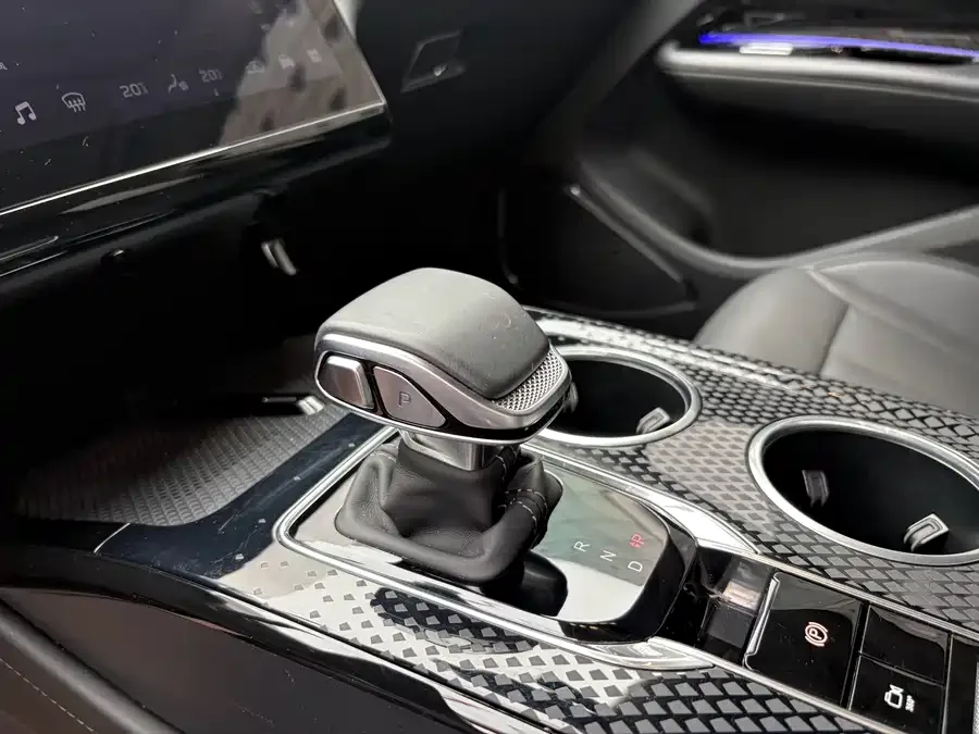Hongqi HS3 PHEV Hongqi HS3 PHEV 2024 115km Jinwei Edition 2024 — миниатюра 5