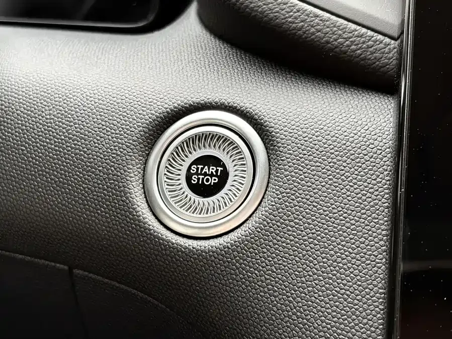 Hongqi HS3 PHEV Hongqi HS3 PHEV 2025 125km commemorative edition for its 2 millionth anniversary 2025 — миниатюра 4