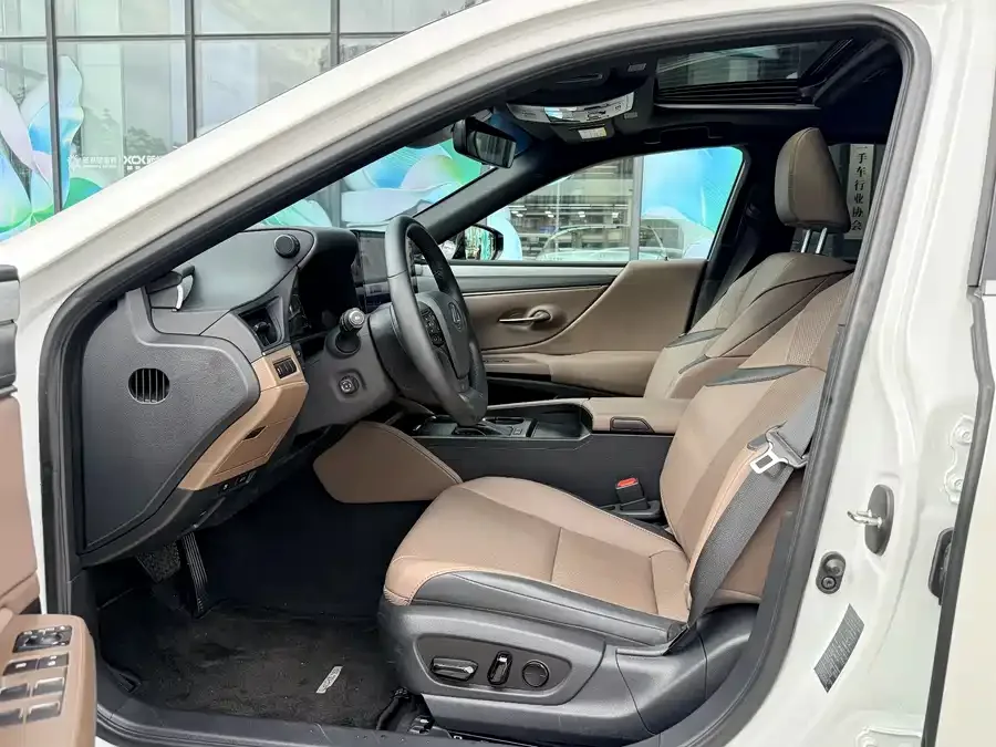 Lexus ES 2025 200 Premium Edition 2025 — миниатюра 2