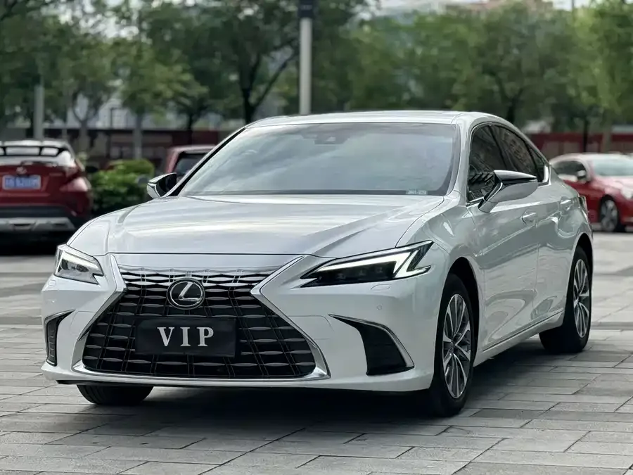 Lexus ES 2025