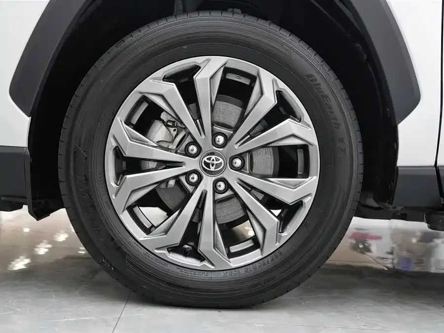 Toyota RAV4 RAV4 Rongfang 2024 2.0L CVT 2WD Fashion Edition 2025 — миниатюра 2
