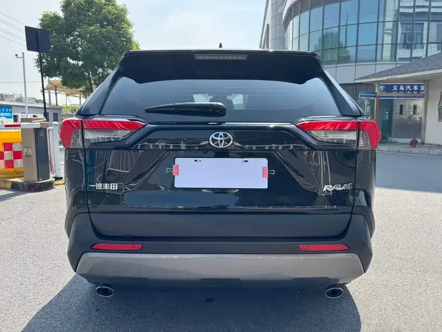 Toyota RAV4 RAV4 Rongfang 2022 2.0L CVT 2WD Fashion Edition 2022 — миниатюра 2