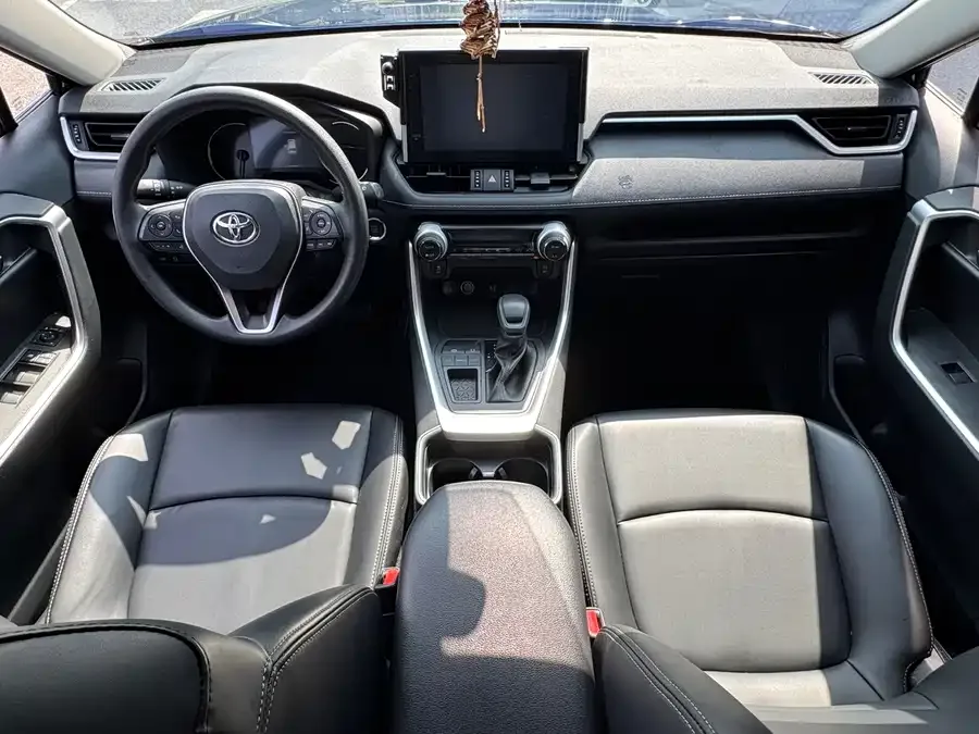 Toyota RAV4 RAV4 Rongfang 2022 2.0L CVT 2WD Fashion Edition 2022 — миниатюра 3
