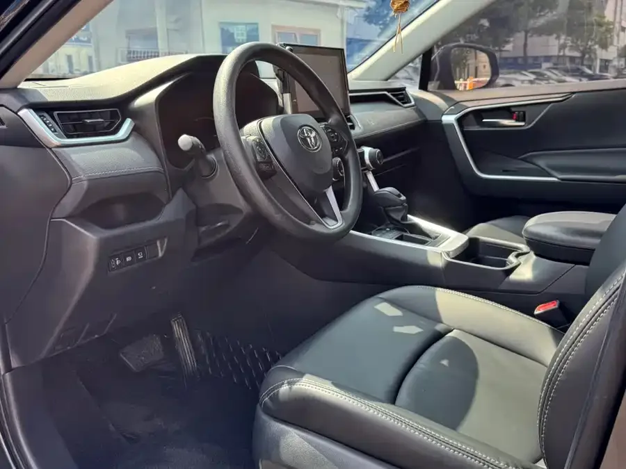 Toyota RAV4 RAV4 Rongfang 2022 2.0L CVT 2WD Fashion Edition 2022 — миниатюра 4