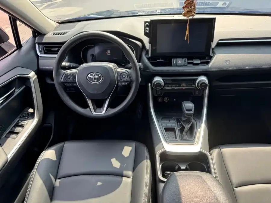Toyota RAV4 RAV4 Rongfang 2022 2.0L CVT 2WD Fashion Edition 2022 — миниатюра 5