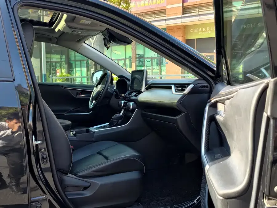 Toyota RAV4 RAV4 Rongfang 2022 2.0L CVT 2WD Fashion PLUS Edition 2022 — миниатюра 4