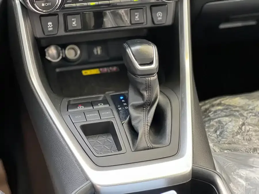 Toyota RAV4 RAV4 Rongfang 2023 2.0L CVT 2WD Fashion PLUS Edition 2023 — миниатюра 4