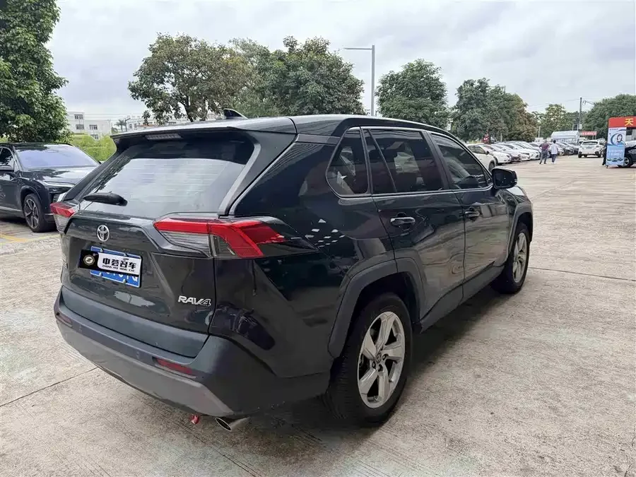 Toyota RAV4 RAV4 Rongfang 2023 2.0L CVT 2WD Fashion Edition 2023 — миниатюра 4