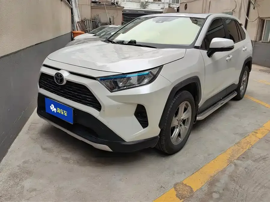 Toyota RAV4 RAV4 Rongfang 2022 2.0L CVT 2WD Fashion Edition 2023 — фото 1, купить с доставкой в Москву