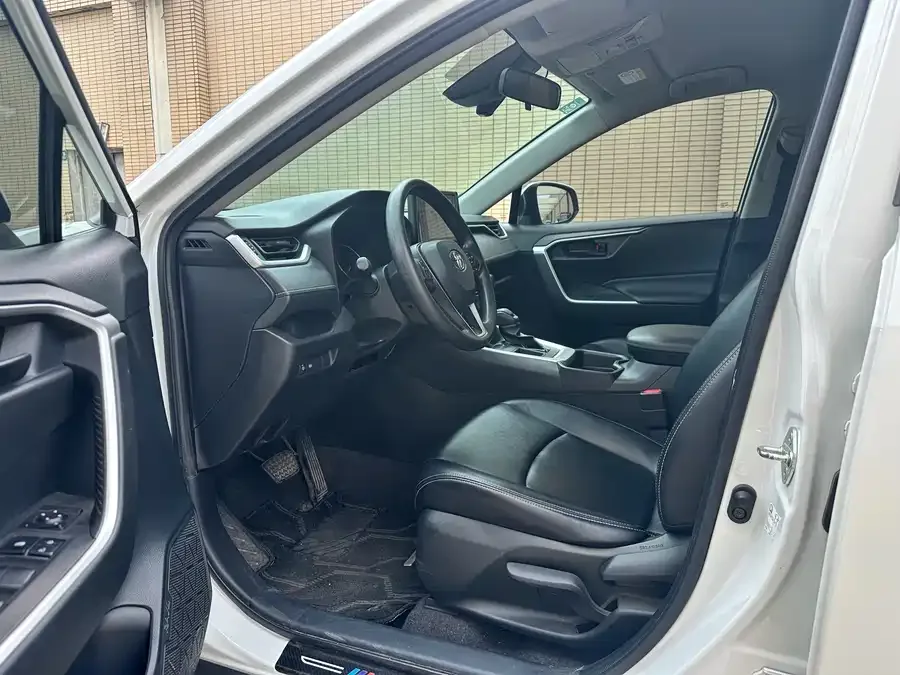 Toyota RAV4 RAV4 Rongfang 2022 2.0L CVT 2WD Urban Edition 2023 — миниатюра 3