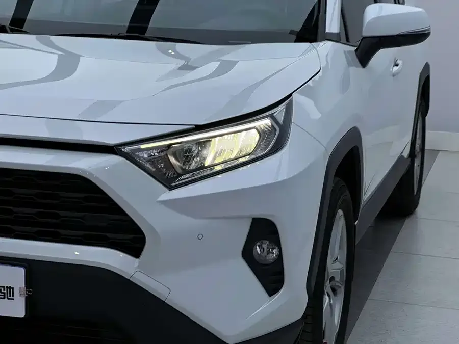 Toyota RAV4 RAV4 Rongfang 2022 2.0L CVT 2WD Fashion PLUS Edition 2022 — миниатюра 2