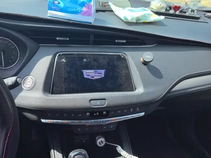 Cadillac XT4 2022 28T two-wheel drive luxury model 2022 — миниатюра 4