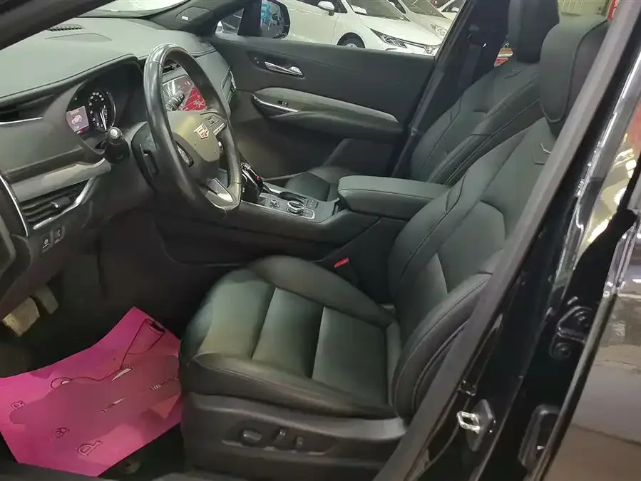 Cadillac XT4 2022 28T two-wheel drive luxury model 2022 — миниатюра 3