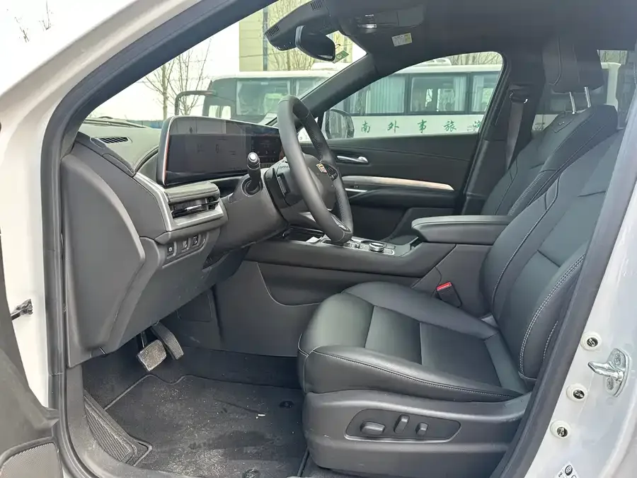 Cadillac XT4 2024 28T 2WD Luxury 2025 — миниатюра 4