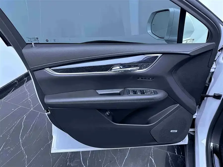 Cadillac XT5 2022 2.0T two-wheel drive luxury model 2022 — миниатюра 5