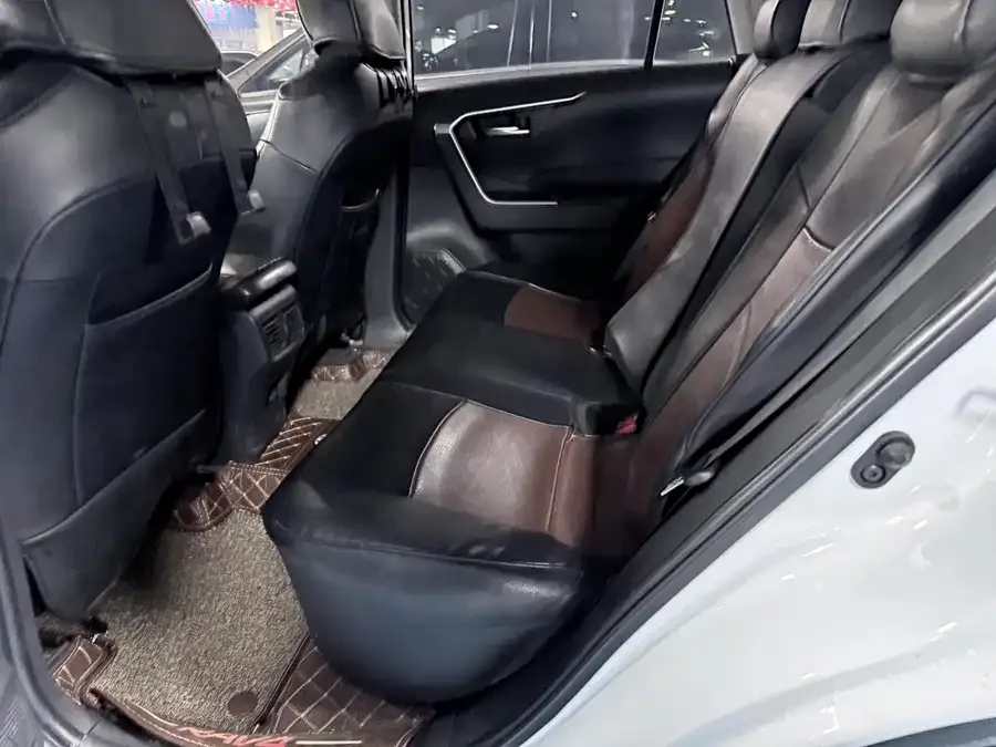 Toyota RAV4 RAV4 Rongfang 2022 2.0L CVT 2WD Fashion Edition 2022 — миниатюра 4