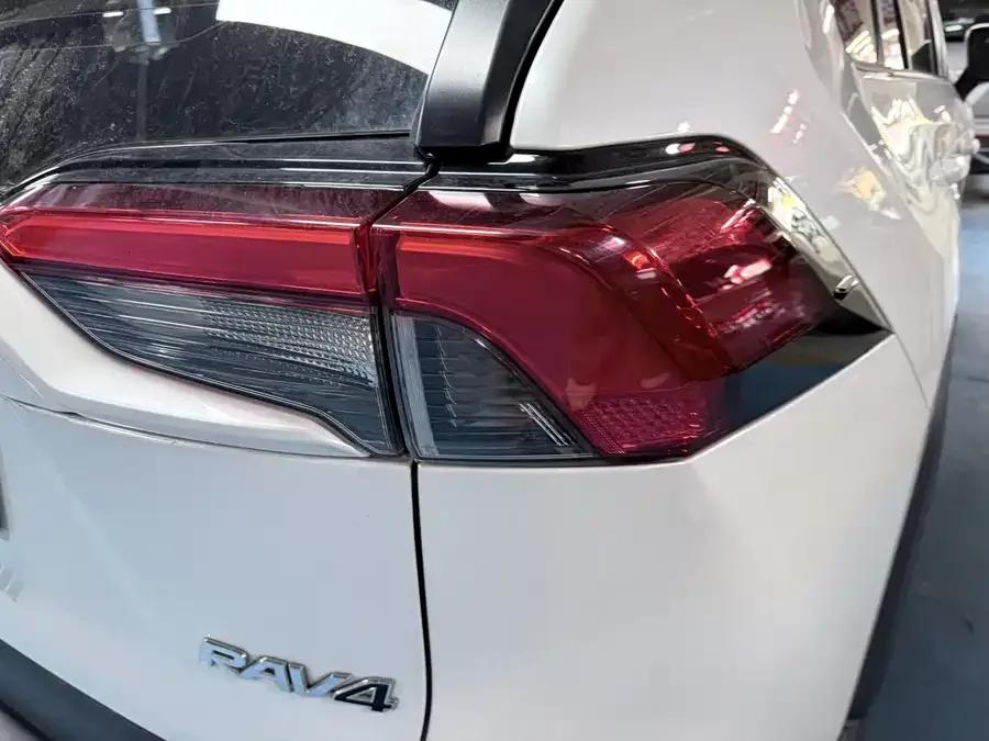Toyota RAV4 RAV4 Rongfang 2022 2.0L CVT 2WD Fashion Edition 2022 — миниатюра 5