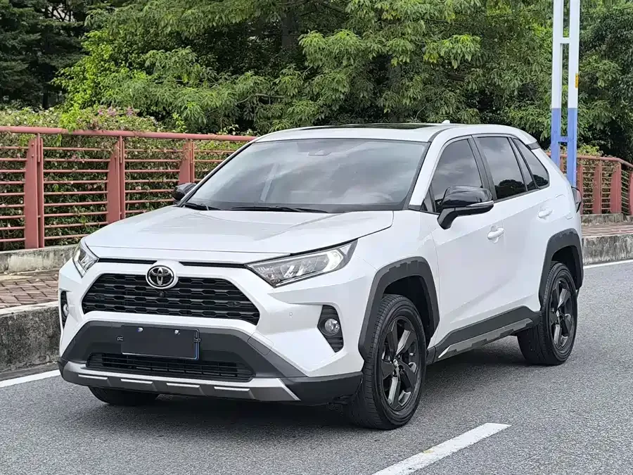 Toyota RAV4 RAV4 Rongfang 2022 2.0L CVT 4WD Fashion PLUS Edition 2023 — фото 1, купить с доставкой в Москву