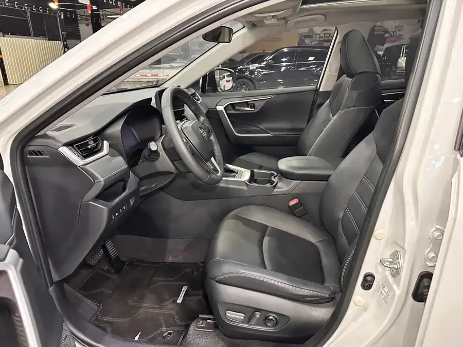 Toyota RAV4 RAV4 Rongfang 2023 2.0L CVT 2WD Fashion PLUS Edition 2024 — миниатюра 2