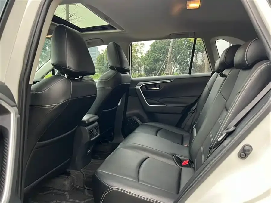 Toyota RAV4 RAV4 Rongfang 2022 2.0L CVT 2WD Fashion Edition 2022 — миниатюра 4