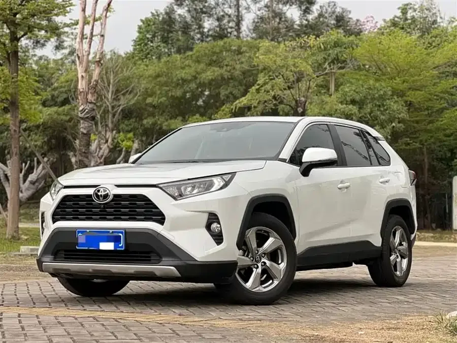Toyota RAV4 RAV4 Rongfang 2022 2.0L CVT 2WD Fashion Edition 2022 — фото 1, купить с доставкой в Москву
