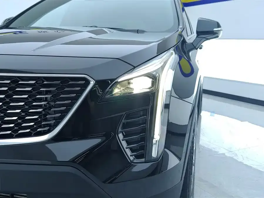 Cadillac XT4 2022 28T two-wheel drive luxury model 2022 — миниатюра 2