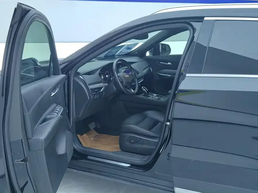 Cadillac XT4 2022 28T two-wheel drive luxury model 2022 — миниатюра 3