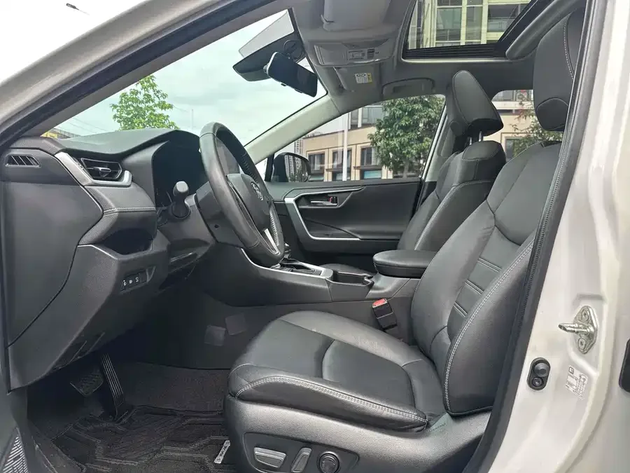 Toyota RAV4 RAV4 Rongfang 2022 2.0L CVT 2WD Fashion PLUS Edition 2022 — миниатюра 2