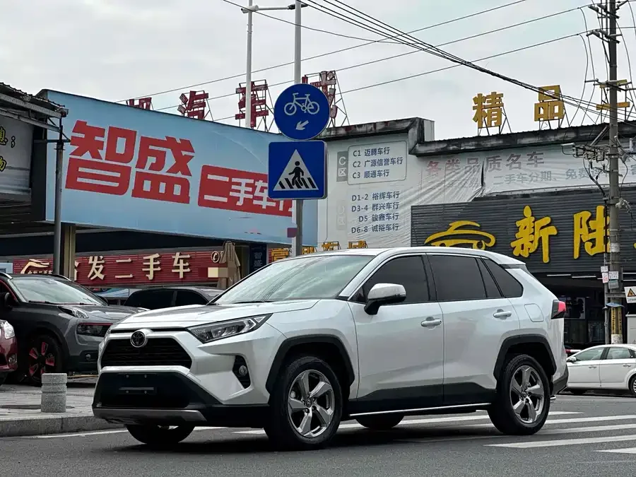 Toyota RAV4 RAV4 Rongfang 2022 2.0L CVT 2WD Fashion PLUS Edition 2022 — фото 1, купить с доставкой в Москву