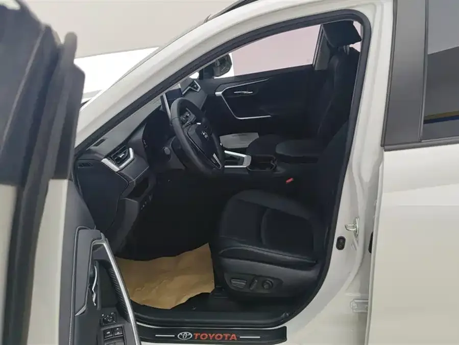 Toyota RAV4 RAV4 Rongfang 2021 2.0L CVT 2WD Fashion PLUS Edition 2022 — миниатюра 3