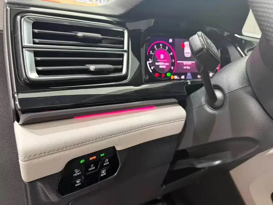 Volkswagen Teramont 2024 Touron 380TSI 4WD Dragon Edition 2024 — миниатюра 4