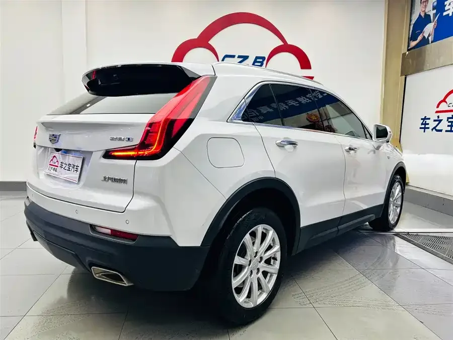 Cadillac XT4 2022 28T two-wheel drive fashion model 2022 — миниатюра 2