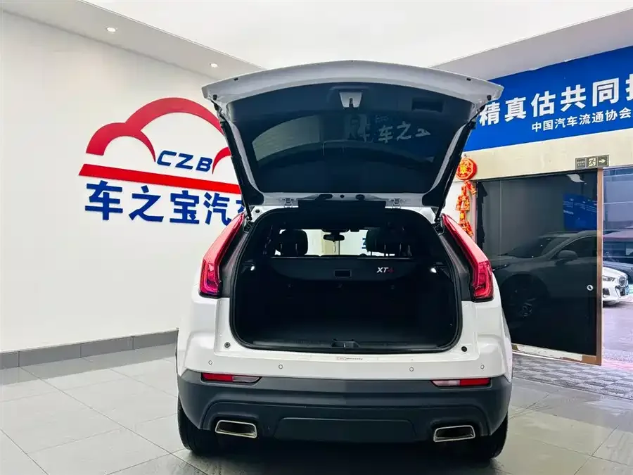 Cadillac XT4 2022 28T two-wheel drive fashion model 2022 — миниатюра 3