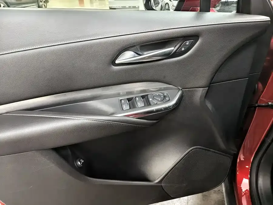 Cadillac XT4 2024 28T 4WD Luxury Edition 2024 — миниатюра 2