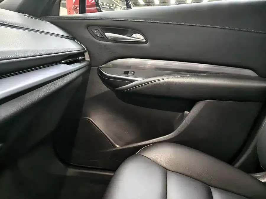 Cadillac XT4 2024 28T 4WD Luxury Edition 2024 — миниатюра 3