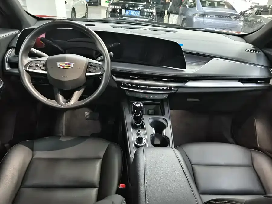 Cadillac XT4 2024 28T 4WD Luxury Edition 2024 — миниатюра 4