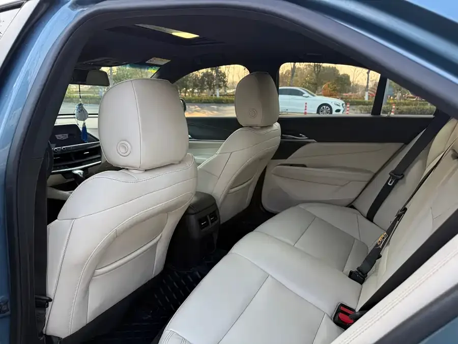 Cadillac CT4 2023 25T Luxury Edition 2023 — миниатюра 3